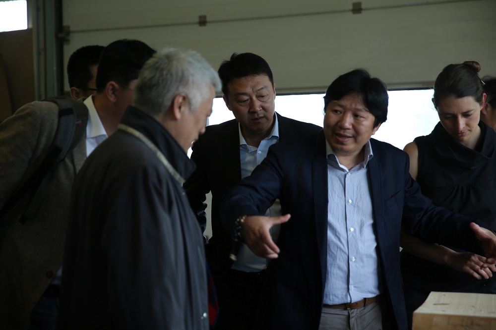 國家工信部、國家標(biāo)準(zhǔn)化委員會(huì)、德國經(jīng)濟(jì)和能源部在德國萊比錫召開了《中德智能制造/工業(yè)4.0標(biāo)準(zhǔn)化工作組會(huì)議》。會(huì)議期間，一行人參觀了位于德國萊比錫的德國國寶博蘭斯勒鋼琴廠